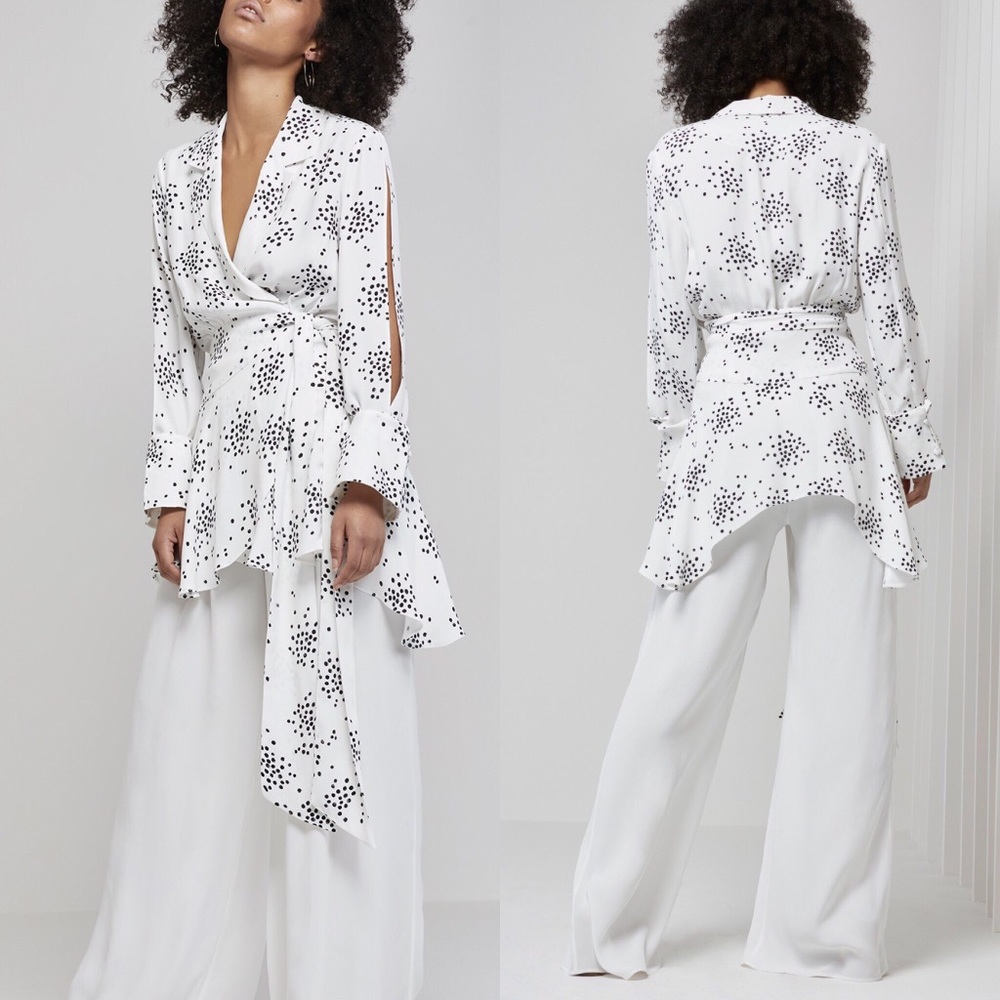 {{c/meo}} ‘Caught Up’ Top